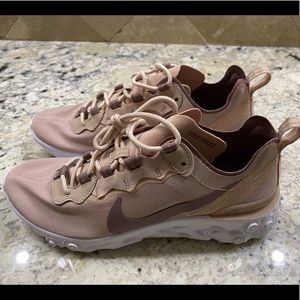 NWOT Nike Womens React Element 55